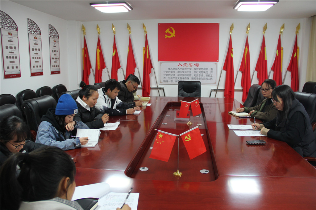 易門縣人民檢察院對新進(jìn)聘用制書記員、輔警進(jìn)行黨風(fēng)廉政談話和保密工作培訓(xùn)
